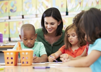 Comment soutenir le langage oral des enfants en classe au préscolaire?